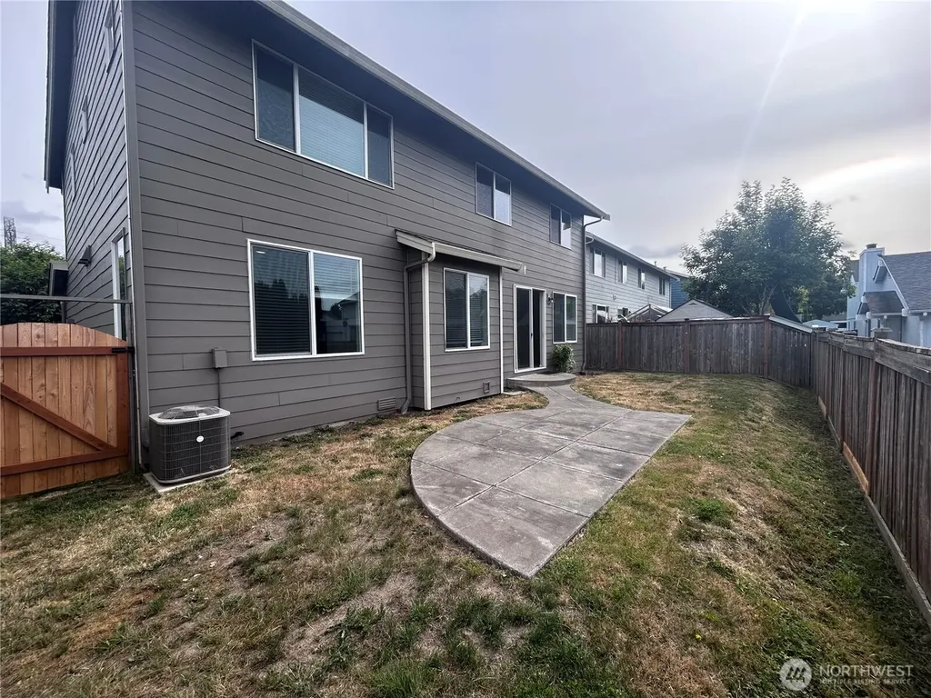 1218 32nd Street NE Auburn WA 98002