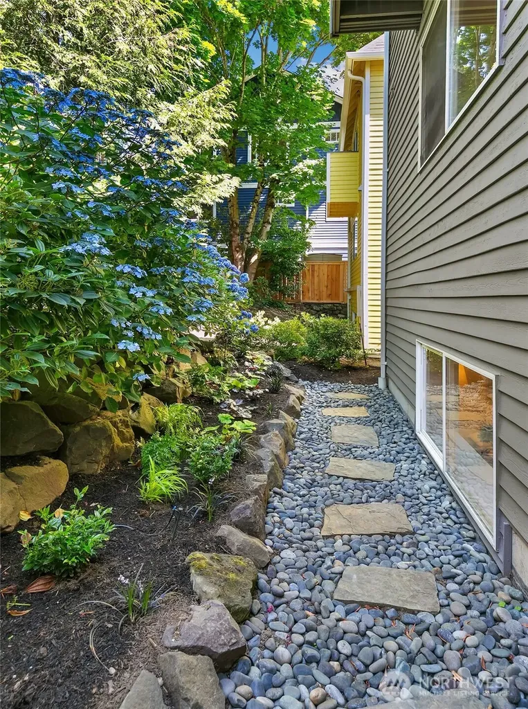 1426 18th Avenue Seattle WA 98122