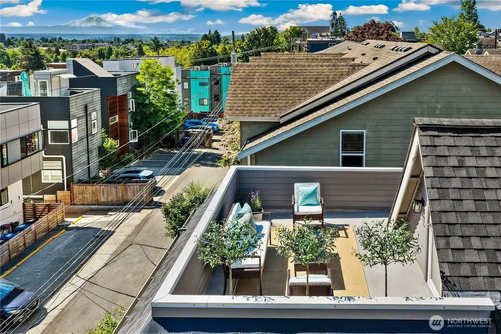 1426 18th Avenue Seattle WA 98122