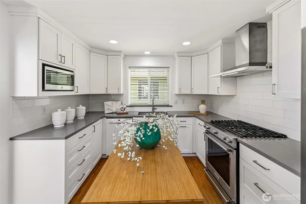 1426 18th Avenue Seattle WA 98122