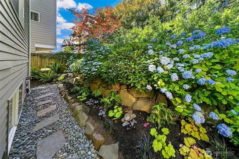1426 18th Avenue Seattle WA 98122