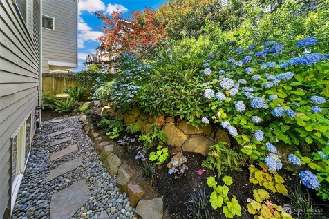 1426 18th Avenue Seattle WA 98122
