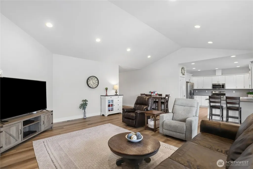10135 Albany Park Lane SW Rochester WA 98579
