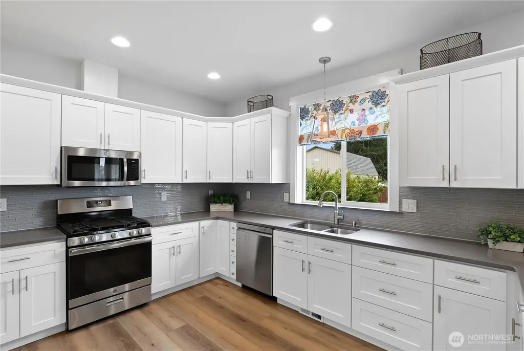 10135 Albany Park Lane SW Rochester WA 98579