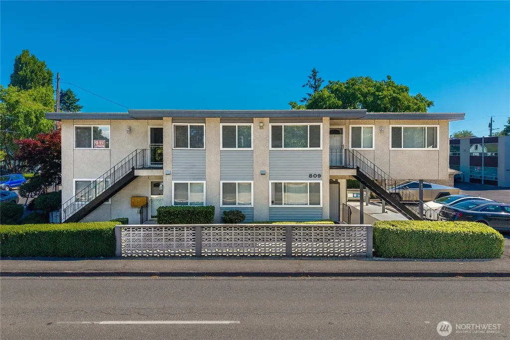 809 N 6th Street Renton WA 98057