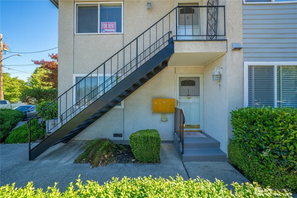 809 N 6th Street Renton WA 98057