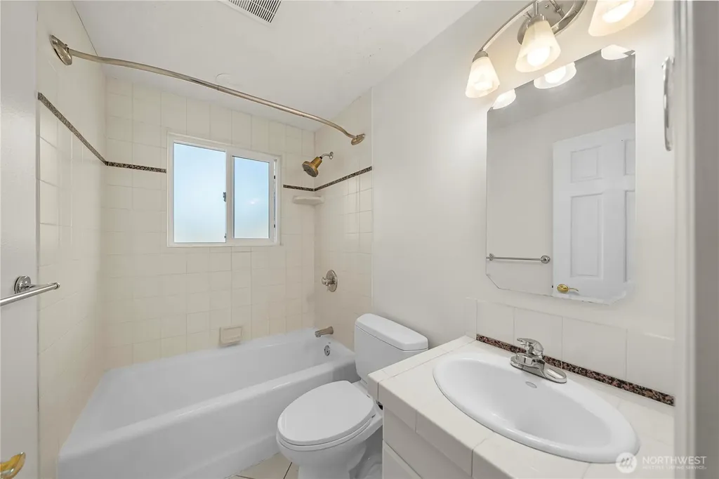 809 N 6th Street Renton WA 98057