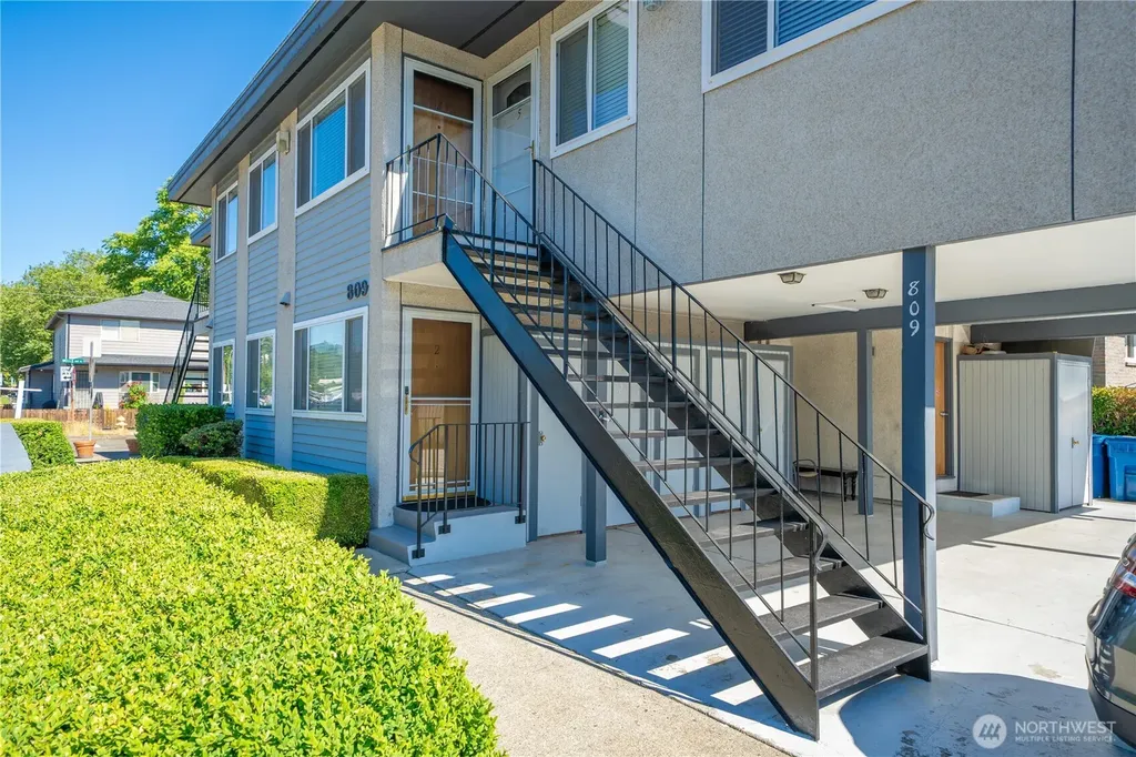 809 N 6th Street Renton WA 98057