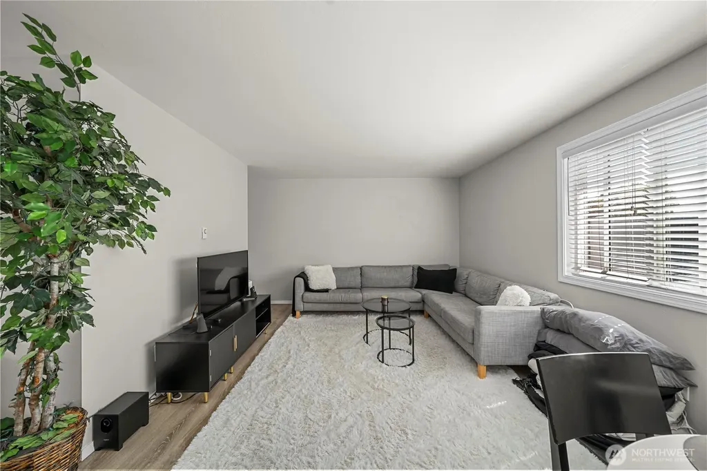 809 N 6th Street Renton WA 98057