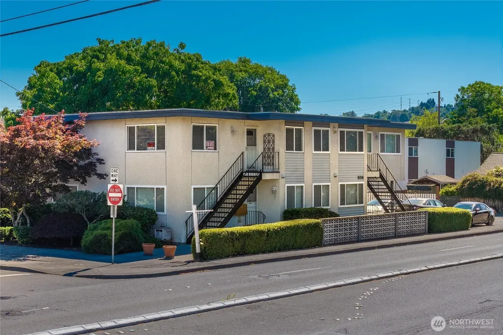 809 N 6th Street Renton WA 98057