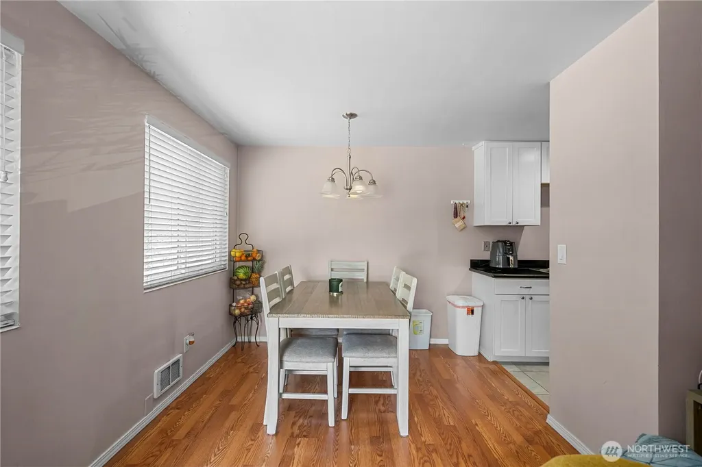809 N 6th Street Renton WA 98057