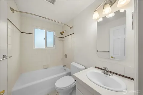809 N 6th Street Renton WA 98057