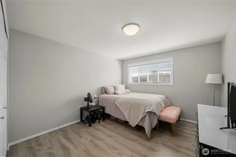809 N 6th Street Renton WA 98057