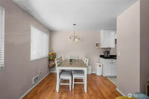 809 N 6th Street Renton WA 98057