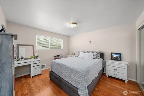 809 N 6th Street Renton WA 98057