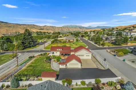 800 Autumn Crest Drive Wenatchee WA 98801
