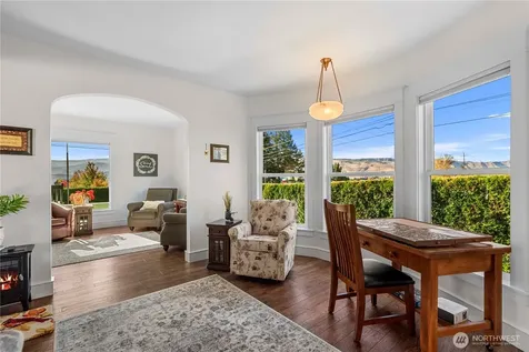 800 Autumn Crest Drive Wenatchee WA 98801