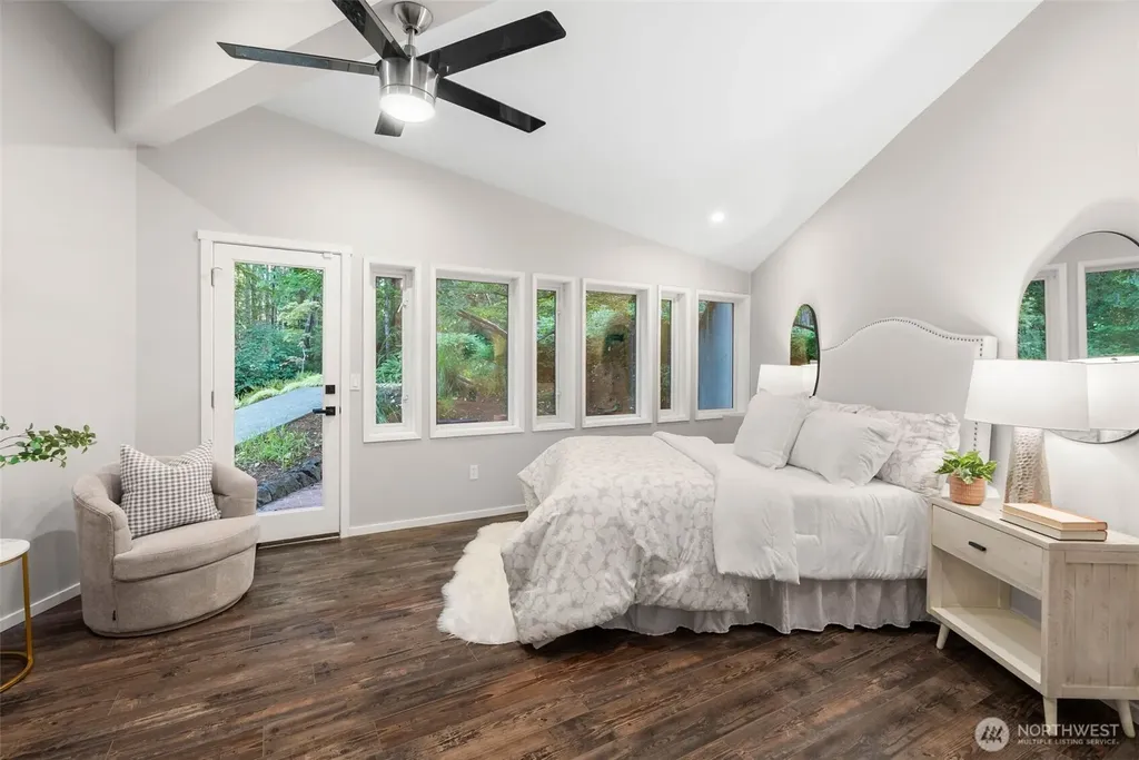 4456 Pinto Court NE Bainbridge Island WA 98110