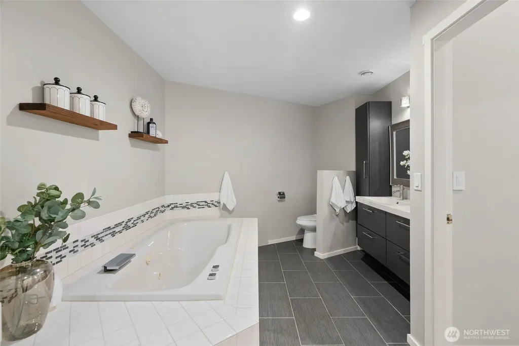 4456 Pinto Court NE Bainbridge Island WA 98110