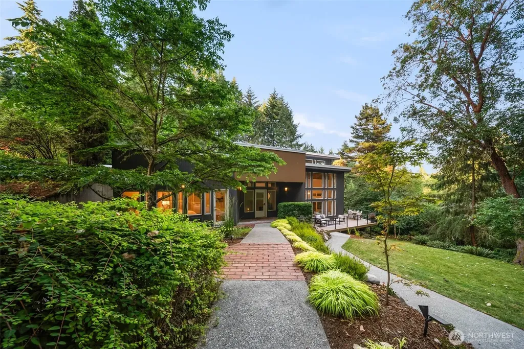 4456 Pinto Court NE Bainbridge Island WA 98110