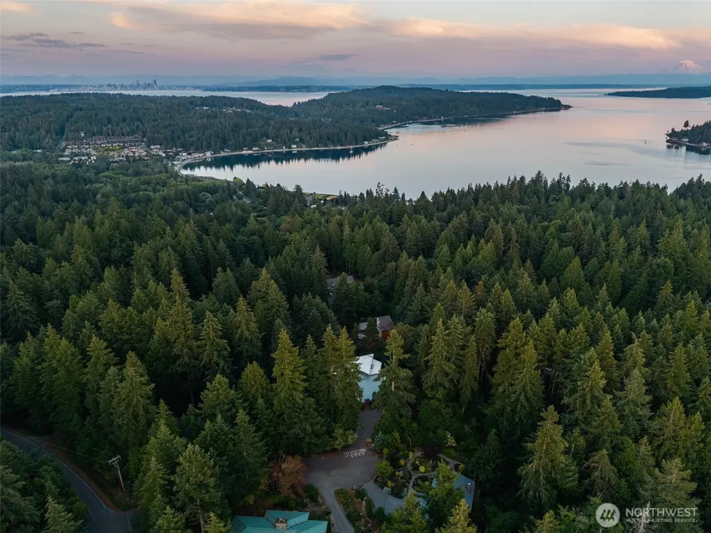 4456 Pinto Court NE Bainbridge Island WA 98110
