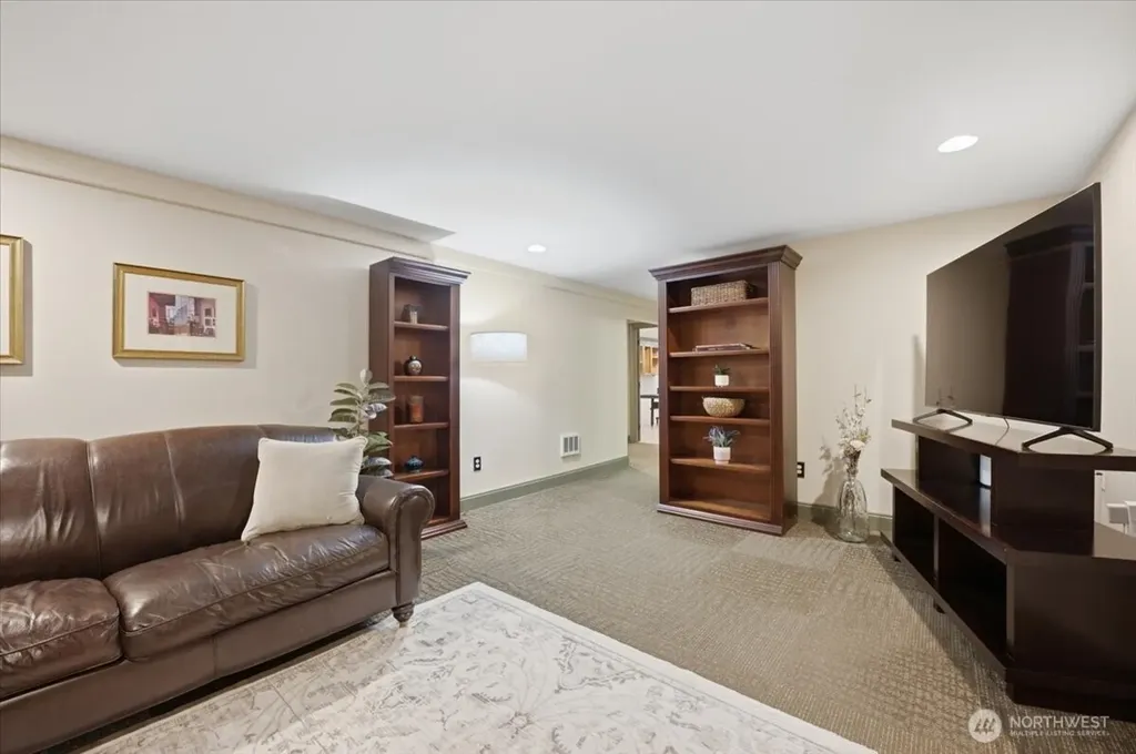 1024 Crestwood Lane Fircrest WA 98466