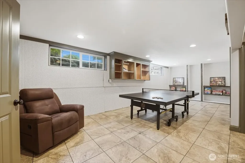 1024 Crestwood Lane Fircrest WA 98466