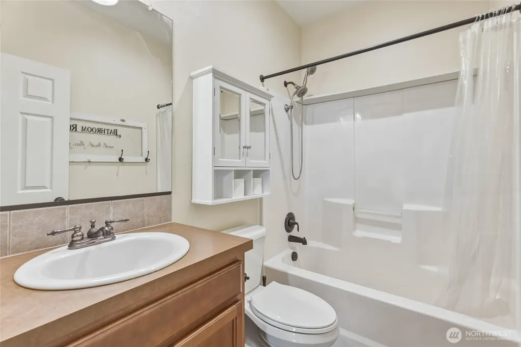 90 Glen Gate Loop Cathlamet WA 98612