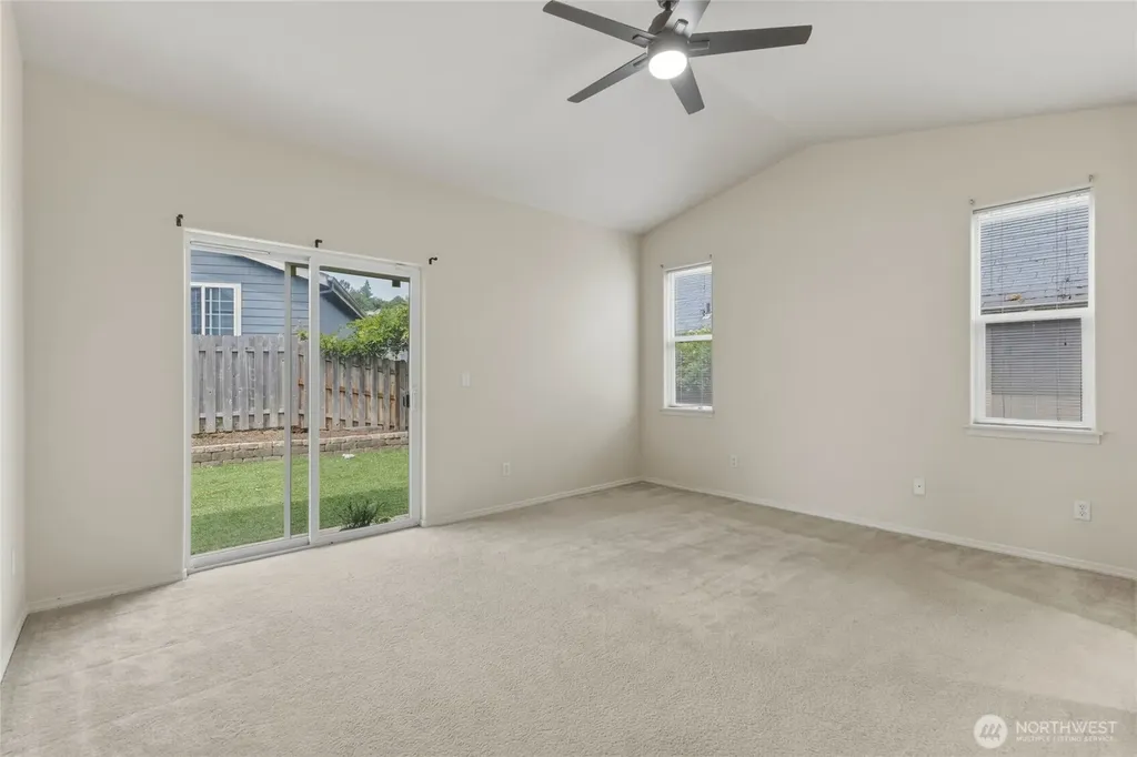 90 Glen Gate Loop Cathlamet WA 98612