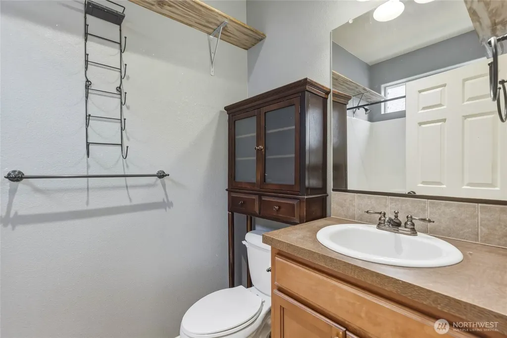 90 Glen Gate Loop Cathlamet WA 98612