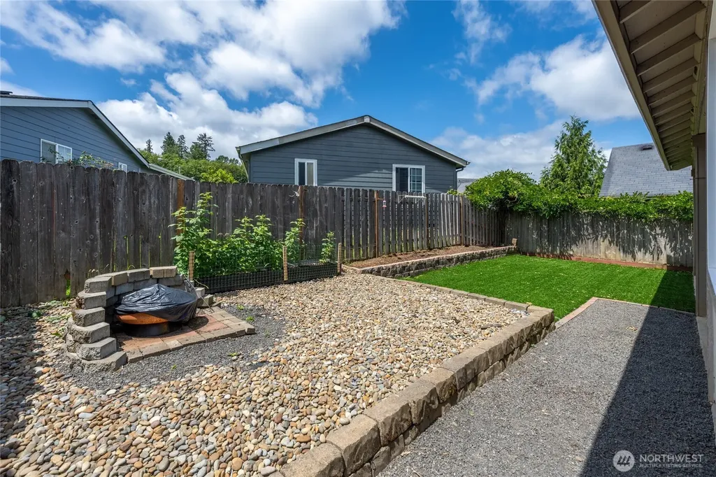 90 Glen Gate Loop Cathlamet WA 98612