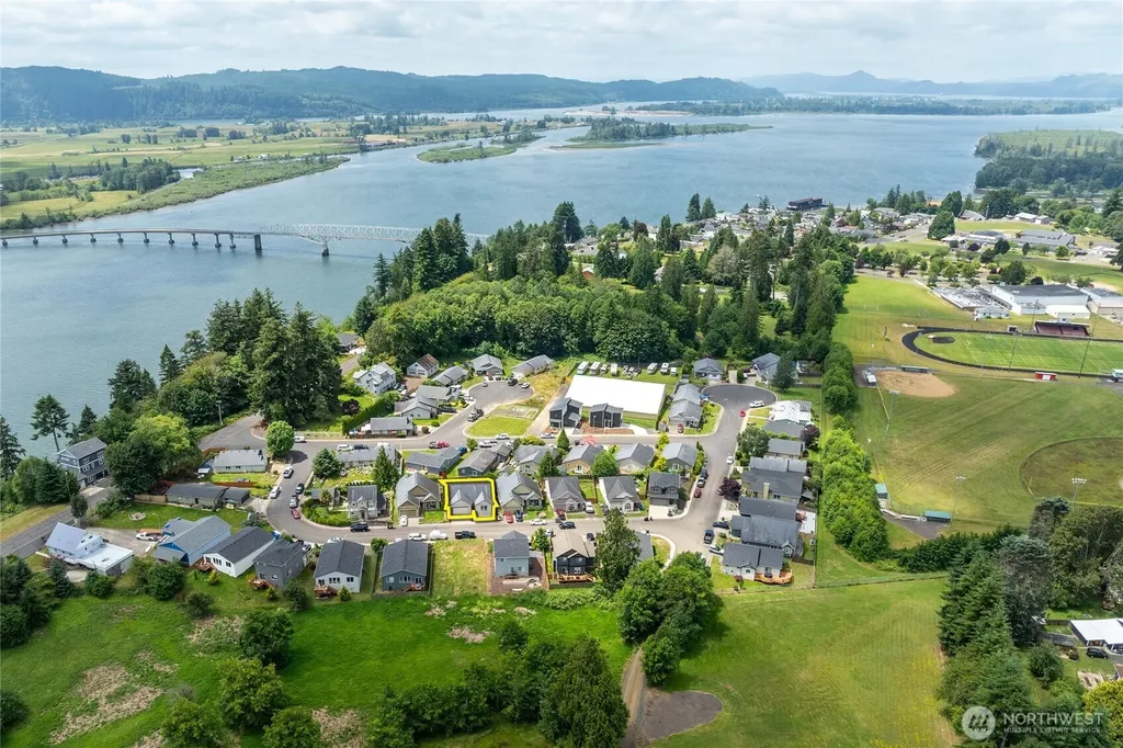 90 Glen Gate Loop Cathlamet WA 98612