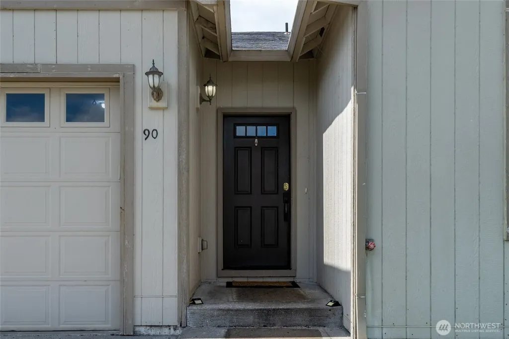 90 Glen Gate Loop Cathlamet WA 98612