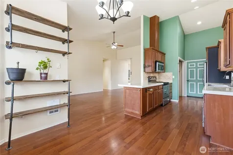 90 Glen Gate Loop Cathlamet WA 98612
