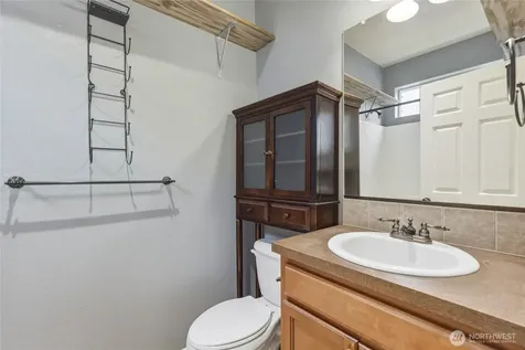 90 Glen Gate Loop Cathlamet WA 98612