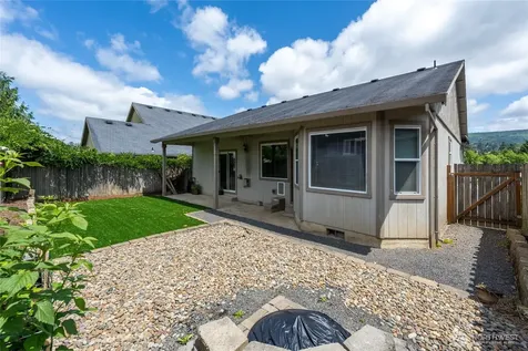 90 Glen Gate Loop Cathlamet WA 98612