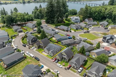 90 Glen Gate Loop Cathlamet WA 98612