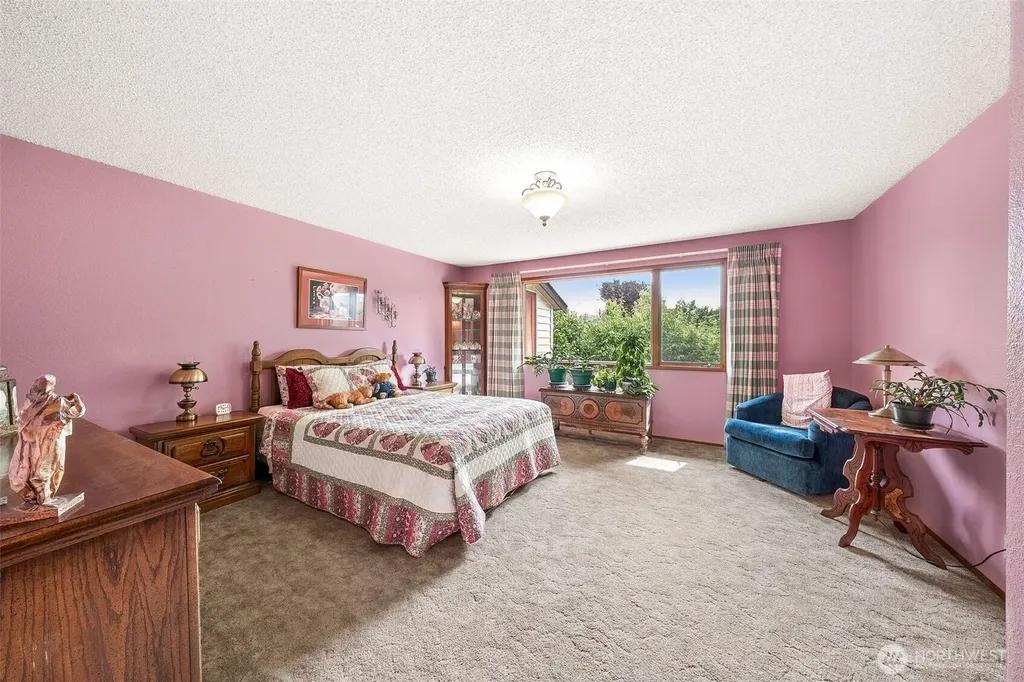 1069 Semanski Street Enumclaw WA 98022