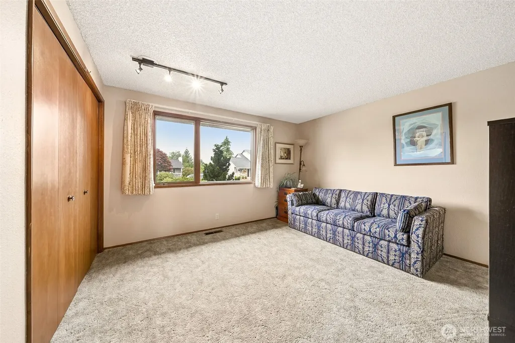 1069 Semanski Street Enumclaw WA 98022