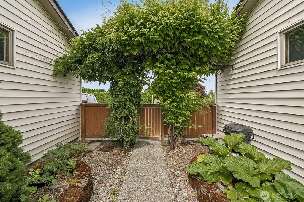 1069 Semanski Street Enumclaw WA 98022