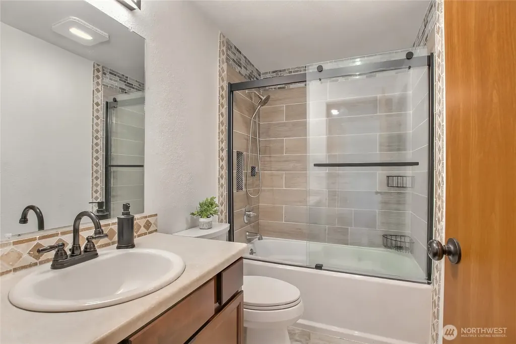 15611 SE 322nd Place Auburn WA 98092