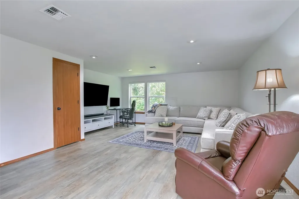 15611 SE 322nd Place Auburn WA 98092