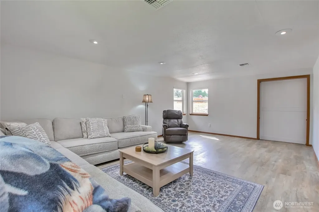 15611 SE 322nd Place Auburn WA 98092