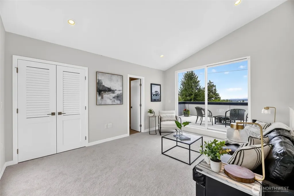 5039 41st Avenue SW Seattle WA 98136