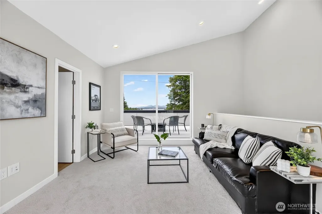 5039 41st Avenue SW Seattle WA 98136