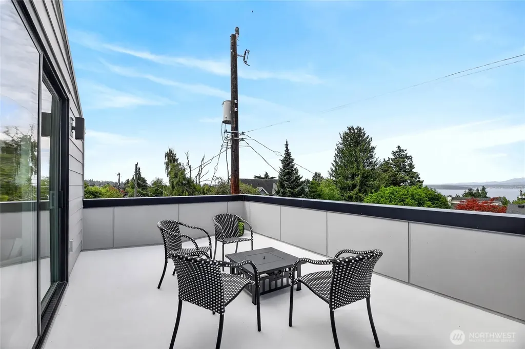 5039 41st Avenue SW Seattle WA 98136