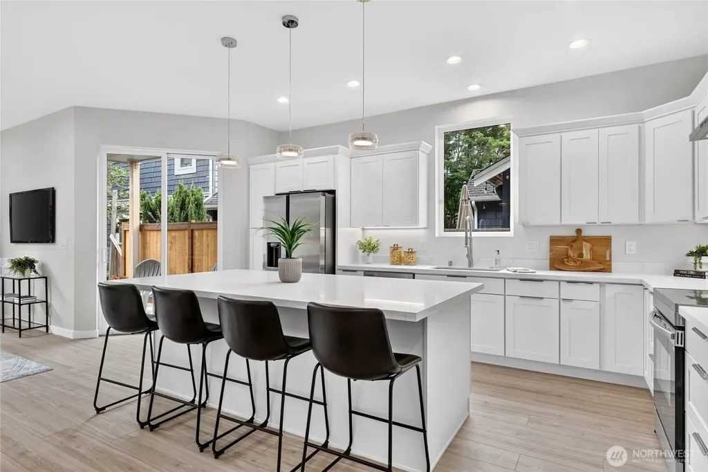 5039 41st Avenue SW Seattle WA 98136