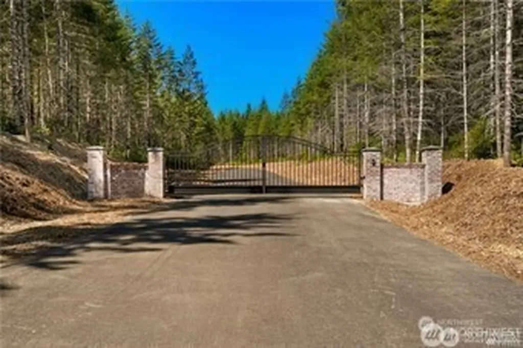 24 W Clear Lake Drive Shelton WA 98584