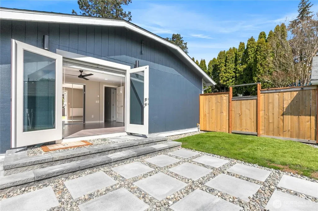 10818 31st Avenue SW Seattle WA 98146