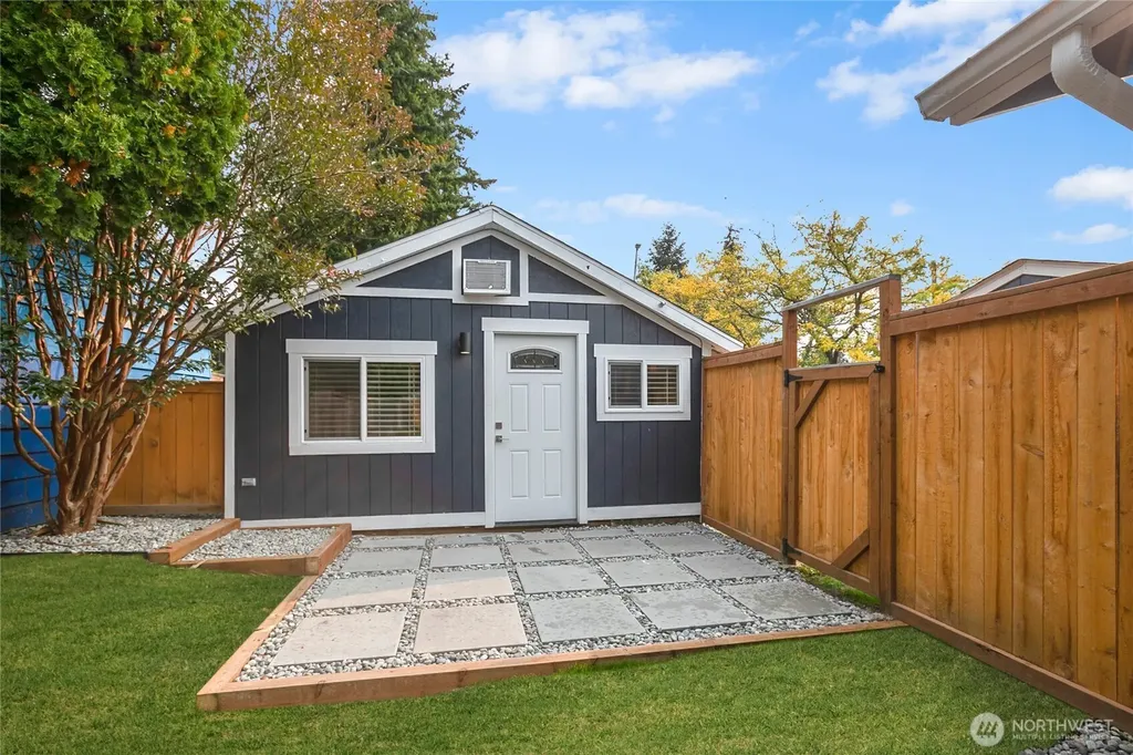 10818 31st Avenue SW Seattle WA 98146